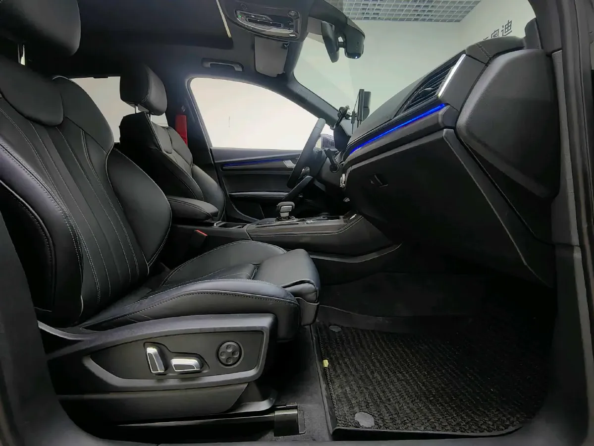 2023 Audi Q5L 2.0T 245HP L4 7DCT,autocango,china used car exporter,china ev exporter,chinese used car exporter,chinese used ev exporter