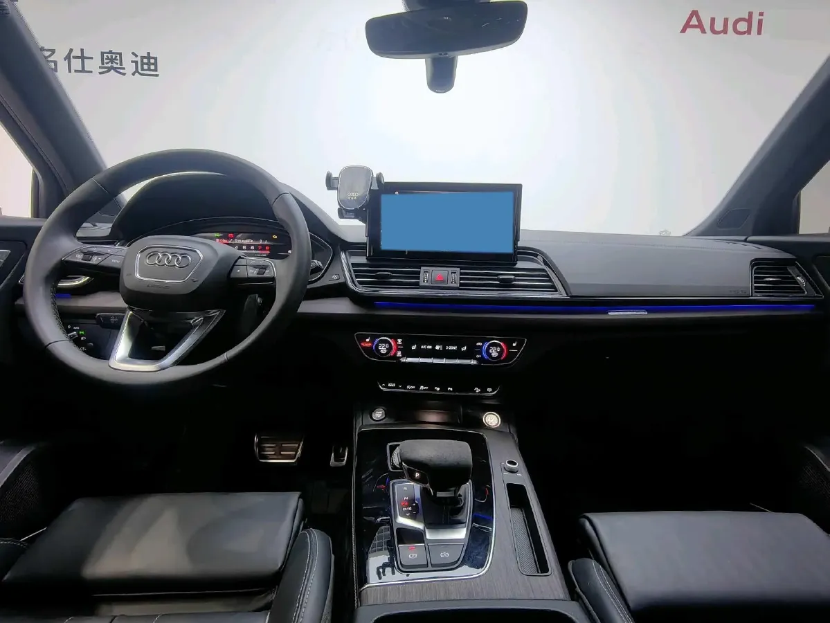 2023 Audi Q5L 2.0T 245HP L4 7DCT,autocango,china used car exporter,china ev exporter,chinese used car exporter,chinese used ev exporter