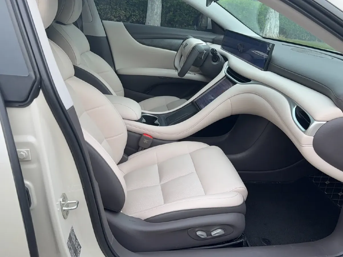 2024 IM L6 BEV 75KWH,autocango,china used car exporter,china ev exporter,chinese used car exporter,chinese used ev exporter