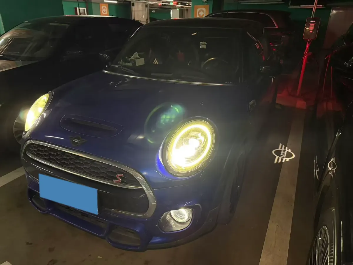 2019 MINI MINI 2.0T 192HP L4 7DCT,autocango,china used car exporter,china ev exporter,chinese used car exporter,chinese used ev exporter