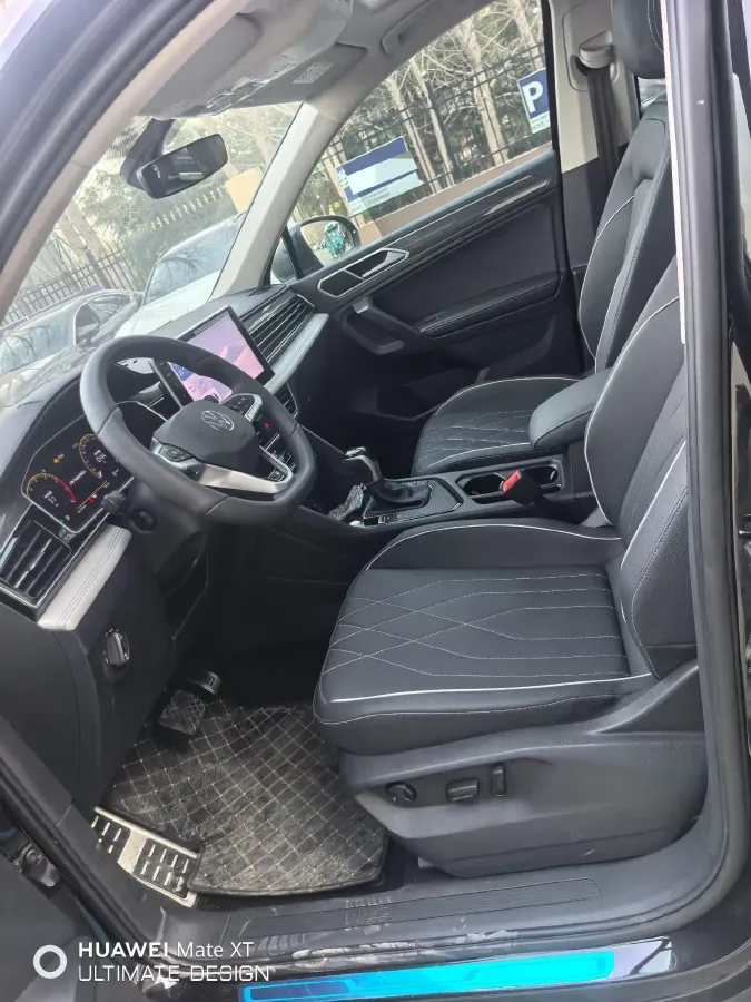 2025 Volkswagen Tiguan L 2.0T 186HP L4 7DCT,autocango,china used car exporter,china ev exporter,chinese used car exporter,chinese used ev exporter