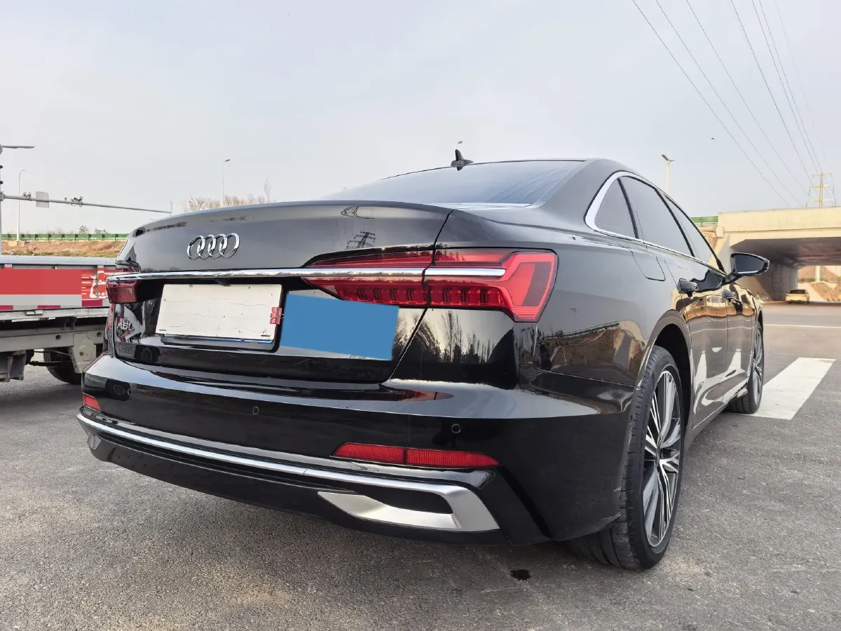 2025 Audi A6L 2.0T 245HP L4 7DCT,autocango,china used car exporter,china ev exporter,chinese used car exporter,chinese used ev exporter