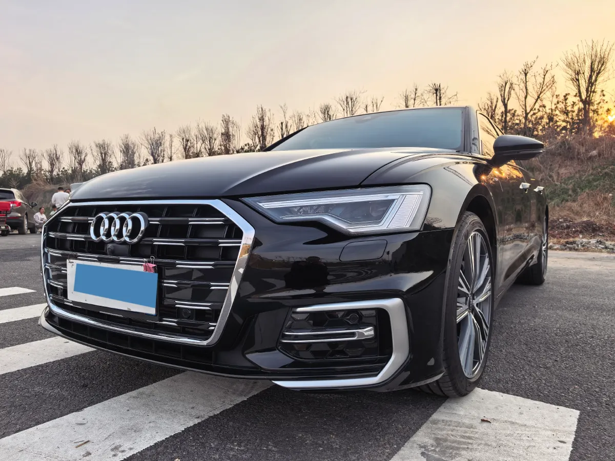 2025 Audi A6L 2.0T 245HP L4 7DCT,autocango,china used car exporter,china ev exporter,chinese used car exporter,chinese used ev exporter