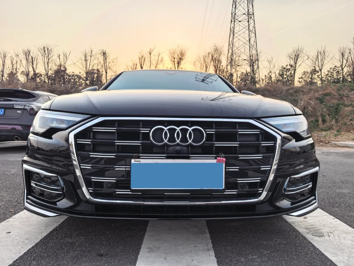 2025 Audi A6L 2.0T 245HP L4 7DCT,autocango,china used car exporter,china ev exporter,chinese used car exporter,chinese used ev exporter