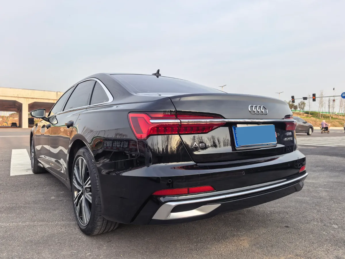 2025 Audi A6L 2.0T 245HP L4 7DCT,autocango,china used car exporter,china ev exporter,chinese used car exporter,chinese used ev exporter