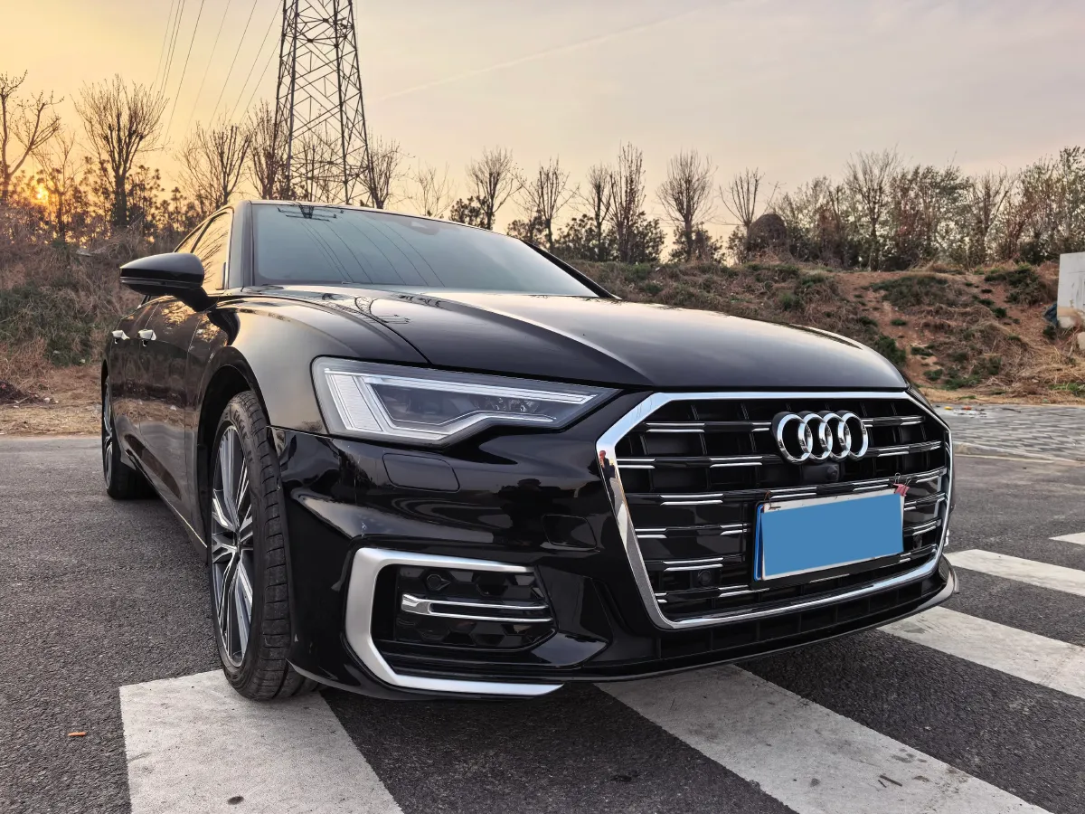 2025 Audi A6L 2.0T 245HP L4 7DCT,autocango,china used car exporter,china ev exporter,chinese used car exporter,chinese used ev exporter