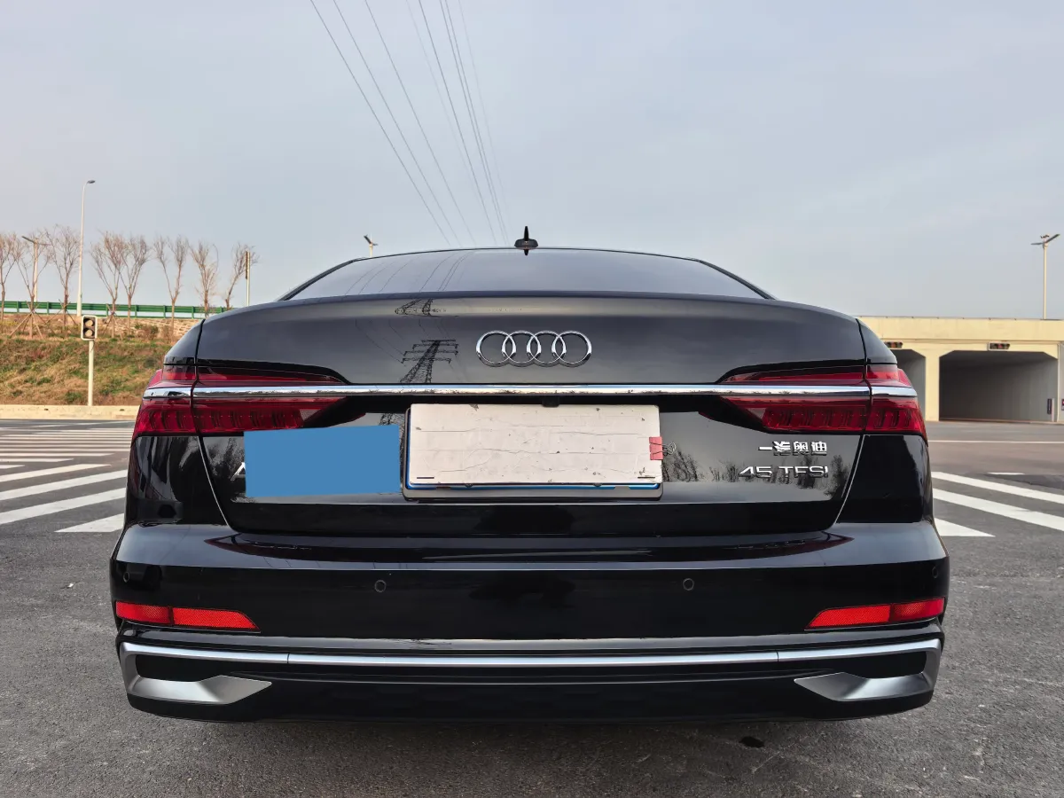 2025 Audi A6L 2.0T 245HP L4 7DCT,autocango,china used car exporter,china ev exporter,chinese used car exporter,chinese used ev exporter