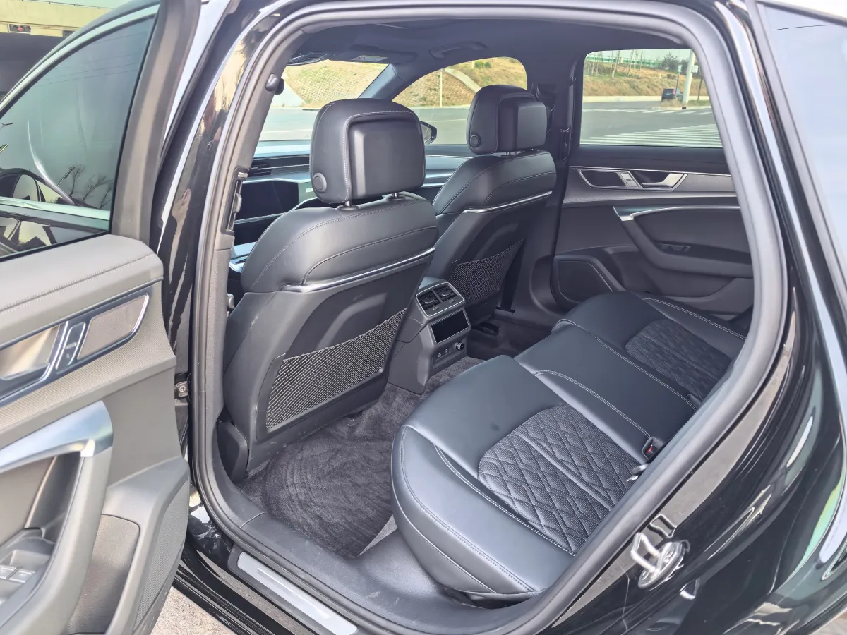 2025 Audi A6L 2.0T 245HP L4 7DCT,autocango,china used car exporter,china ev exporter,chinese used car exporter,chinese used ev exporter