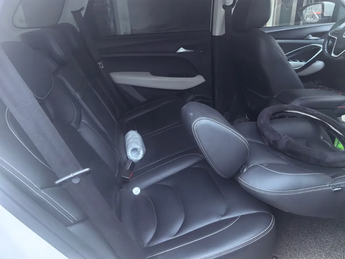 2018 BaoJun 530 1.5T 150HP L4 6MT,autocango,china used car exporter,china ev exporter,chinese used car exporter,chinese used ev exporter