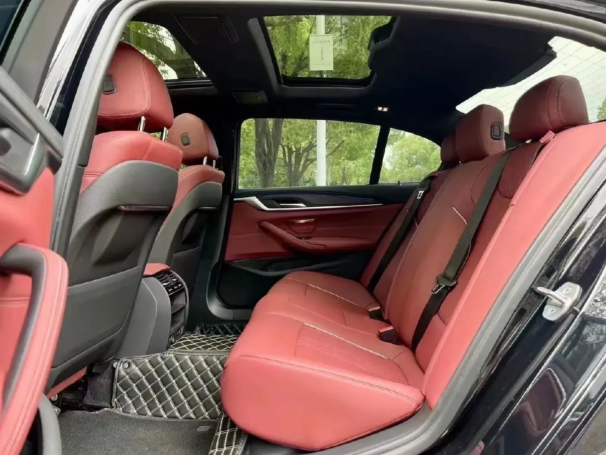 2023 BMW 5 Series 2.0T 245HP L4 8AT,autocango,china used car exporter,china ev exporter,chinese used car exporter,chinese used ev exporter