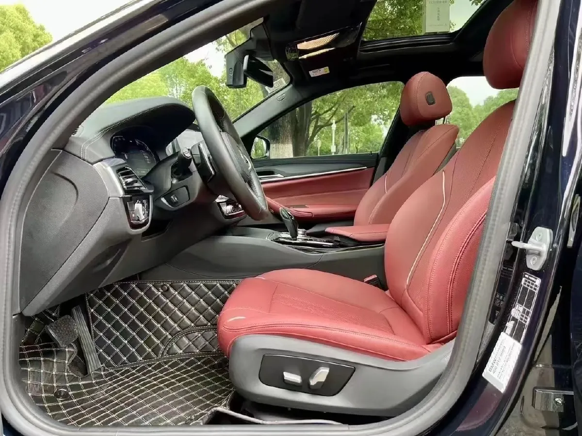 2023 BMW 5 Series 2.0T 245HP L4 8AT,autocango,china used car exporter,china ev exporter,chinese used car exporter,chinese used ev exporter