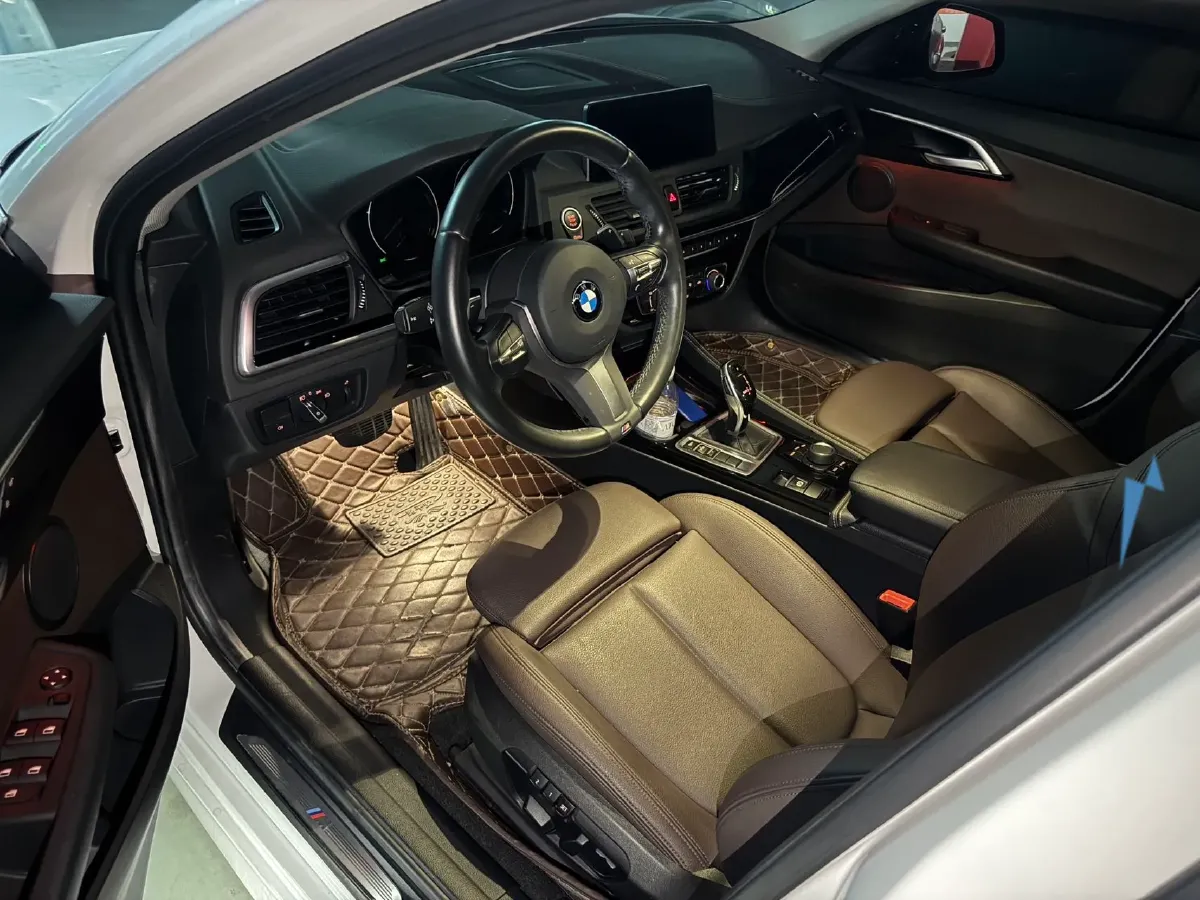 2020 BMW 1 Series 2.0T 192HP L4 7DCT,autocango,china used car exporter,china ev exporter,chinese used car exporter,chinese used ev exporter