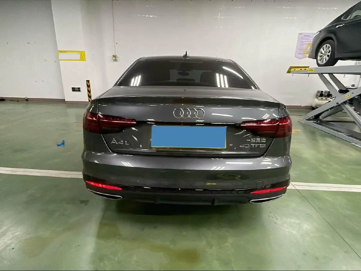 2024 Audi A4L 2.0T 190HP L4 7DCT,autocango,china used car exporter,china ev exporter,chinese used car exporter,chinese used ev exporter