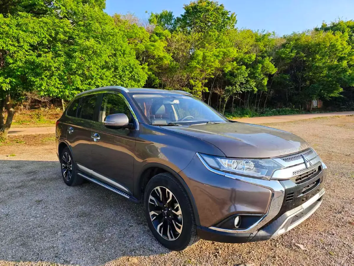 2019 Mitsubishi Outlander 2.0L 166HP L4 CVT,autocango,china used car exporter,china ev exporter,chinese used car exporter,chinese used ev exporter