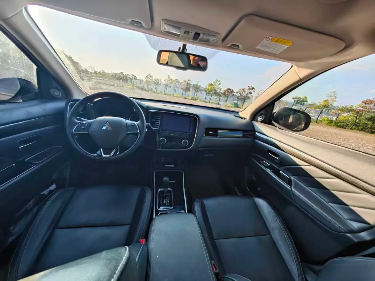 2019 Mitsubishi Outlander 2.0L 166HP L4 CVT,autocango,china used car exporter,china ev exporter,chinese used car exporter,chinese used ev exporter