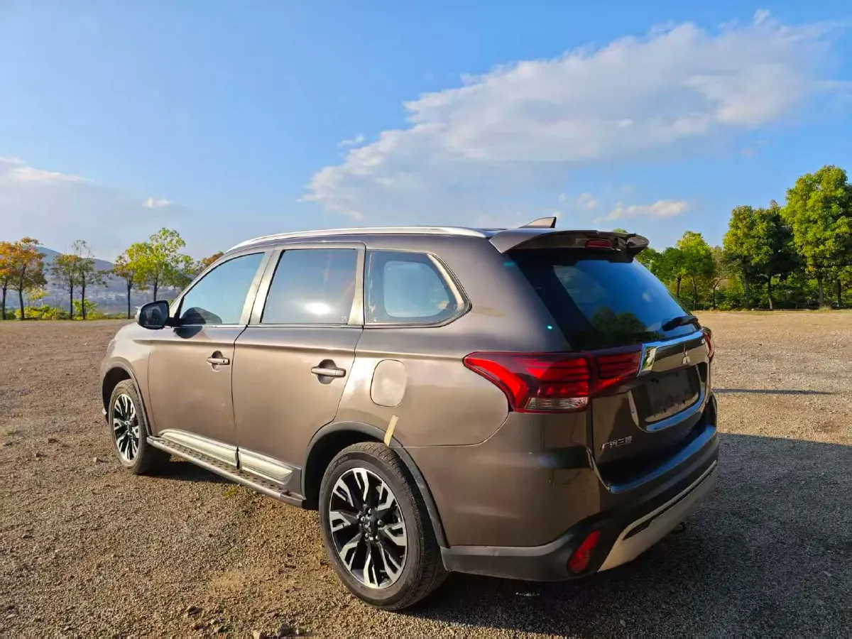 2019 Mitsubishi Outlander 2.0L 166HP L4 CVT,autocango,china used car exporter,china ev exporter,chinese used car exporter,chinese used ev exporter