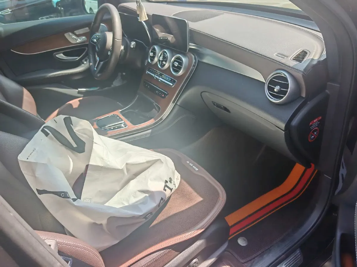 2021 Mercedes-Benz GLC Class 2.0T 258HP L4 9AT,autocango,china used car exporter,china ev exporter,chinese used car exporter,chinese used ev exporter