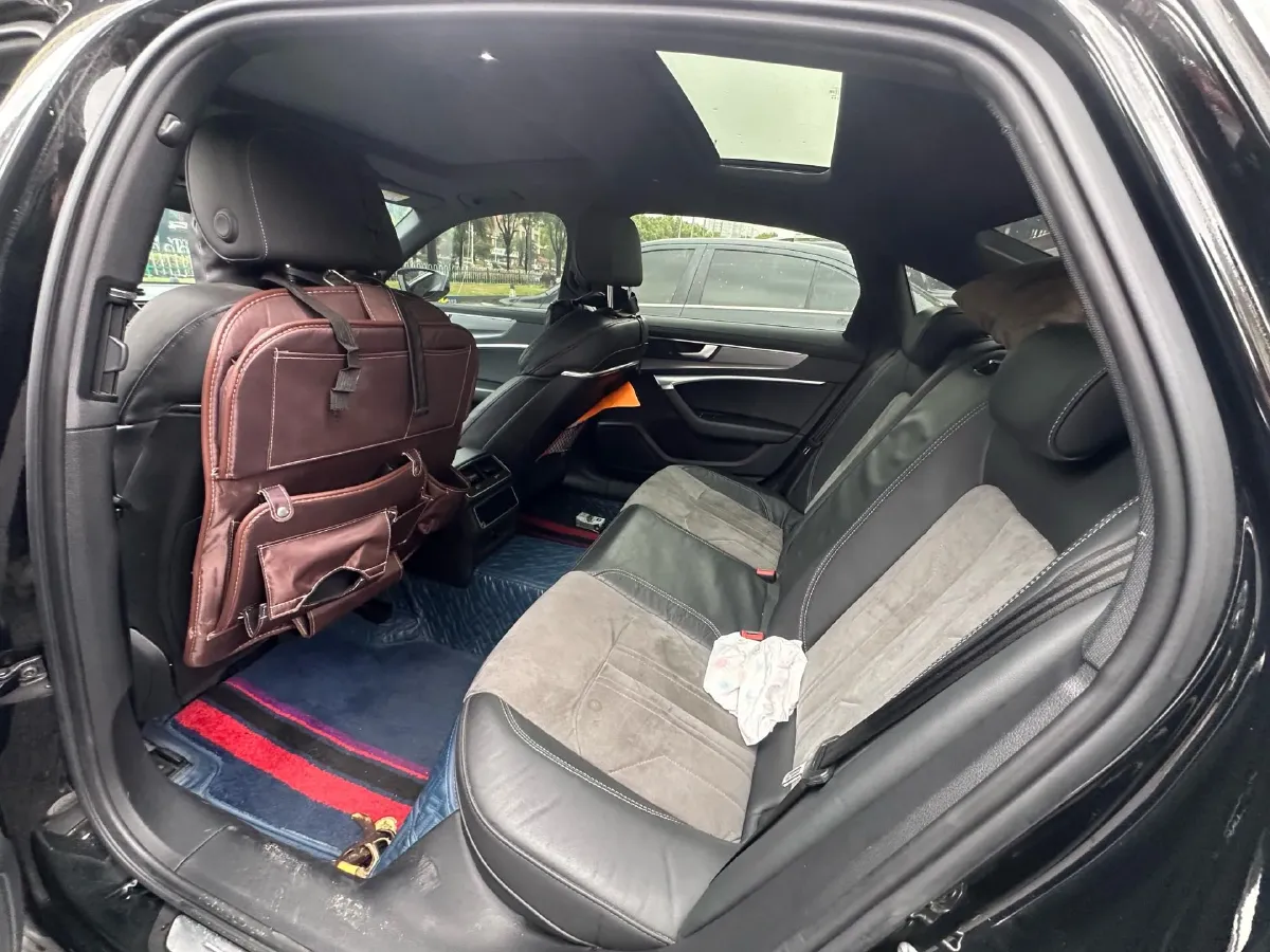 2021 Audi A6L 2.0T 224HP L4 7DCT,autocango,china used car exporter,china ev exporter,chinese used car exporter,chinese used ev exporter