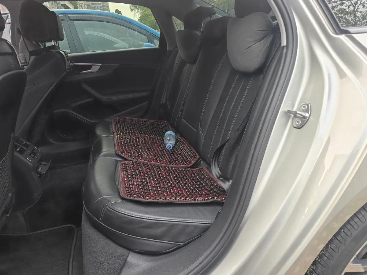 2022 Audi A4L 2.0T 190HP L4 7DCT,autocango,china used car exporter,china ev exporter,chinese used car exporter,chinese used ev exporter