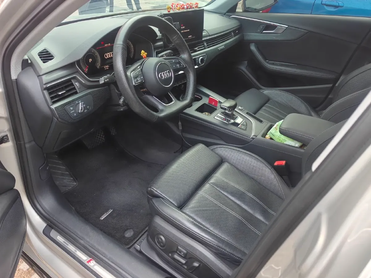 2022 Audi A4L 2.0T 190HP L4 7DCT,autocango,china used car exporter,china ev exporter,chinese used car exporter,chinese used ev exporter