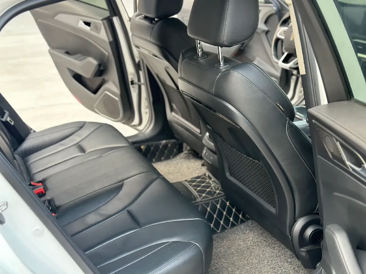 2020 HongQi H5 1.8T 197HP L4 6AT,autocango,china used car exporter,china ev exporter,chinese used car exporter,chinese used ev exporter