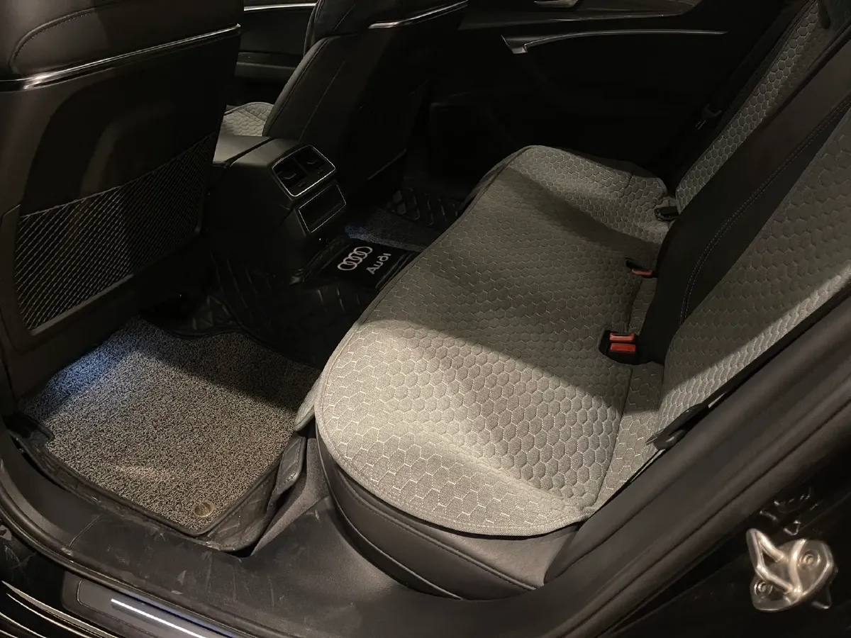 2022 Audi A6L 2.0T 190HP L4 7DCT,autocango,china used car exporter,china ev exporter,chinese used car exporter,chinese used ev exporter