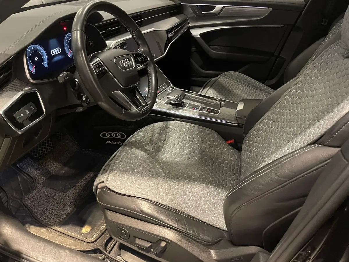 2022 Audi A6L 2.0T 190HP L4 7DCT,autocango,china used car exporter,china ev exporter,chinese used car exporter,chinese used ev exporter