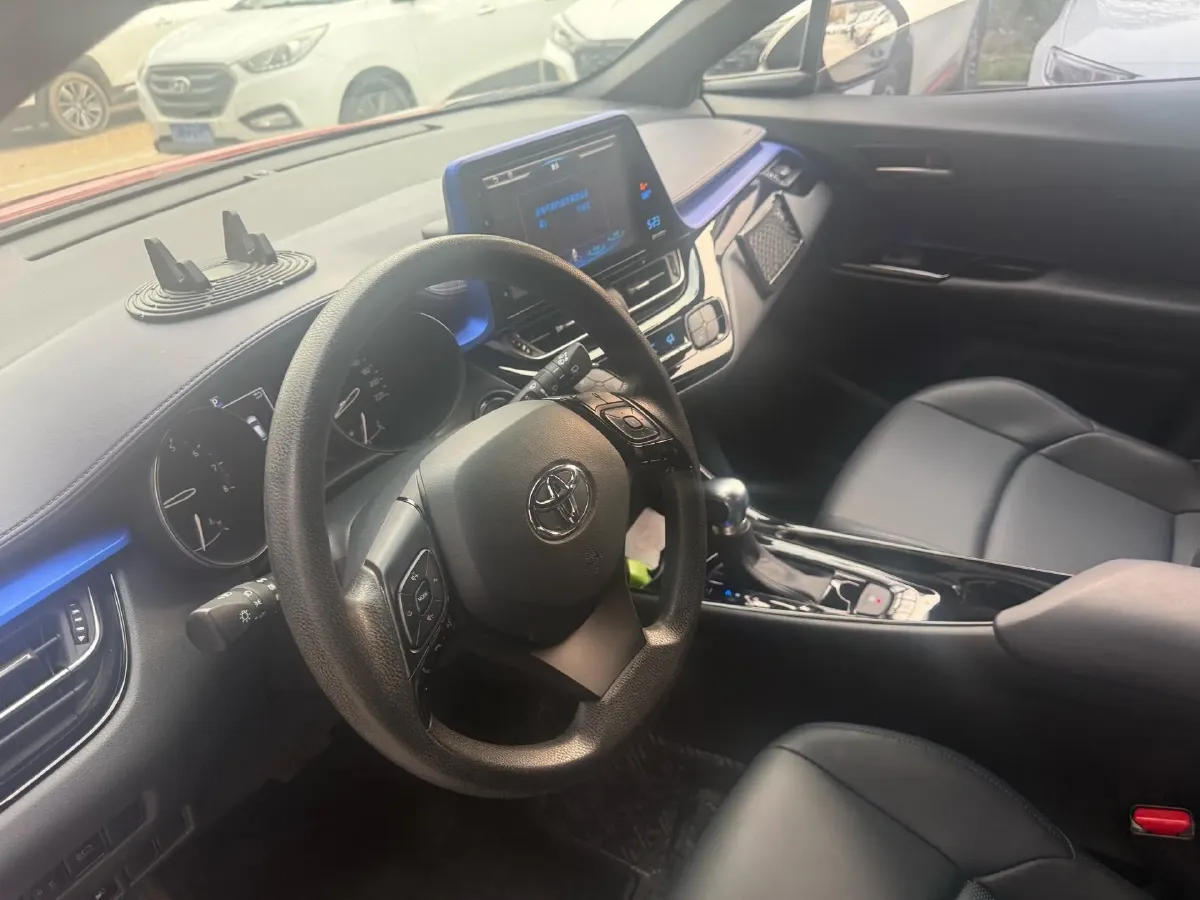 2020 Toyota C-HR 2.0L 171HP L4 CVT,autocango,china used car exporter,china ev exporter,chinese used car exporter,chinese used ev exporter