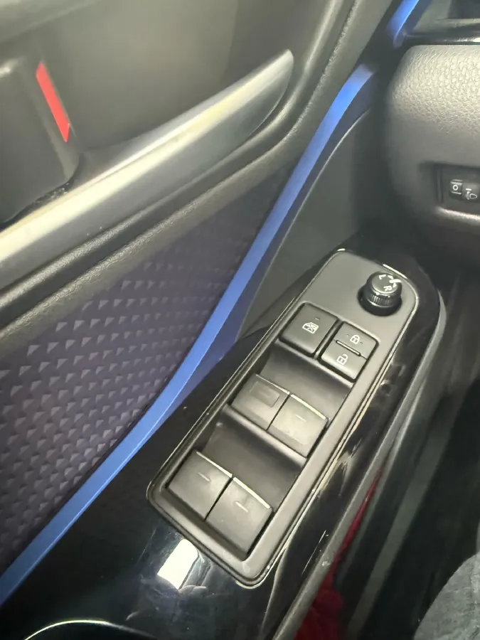 2020 Toyota C-HR 2.0L 171HP L4 CVT,autocango,china used car exporter,china ev exporter,chinese used car exporter,chinese used ev exporter