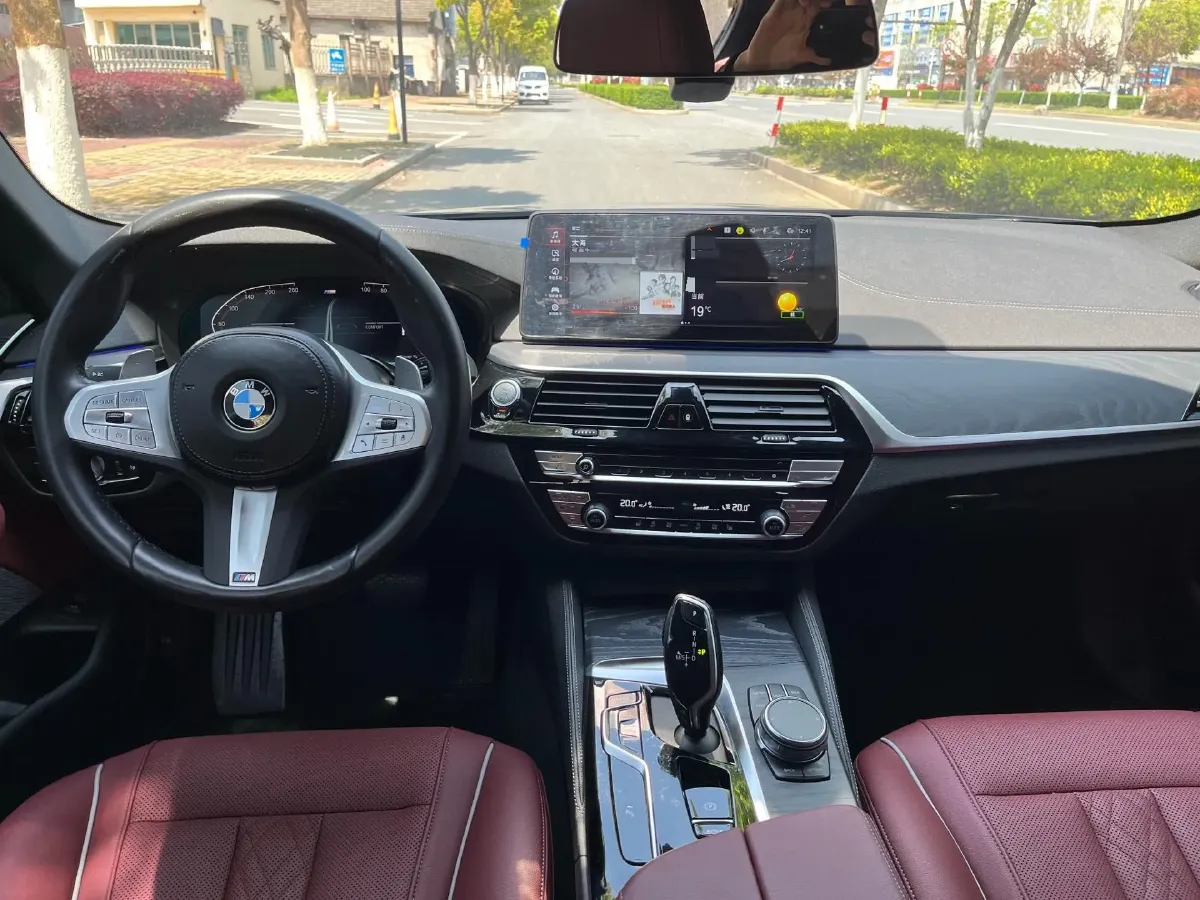 2023 BMW 5 Series 2.0T 245HP L4 8AT,autocango,china used car exporter,china ev exporter,chinese used car exporter,chinese used ev exporter