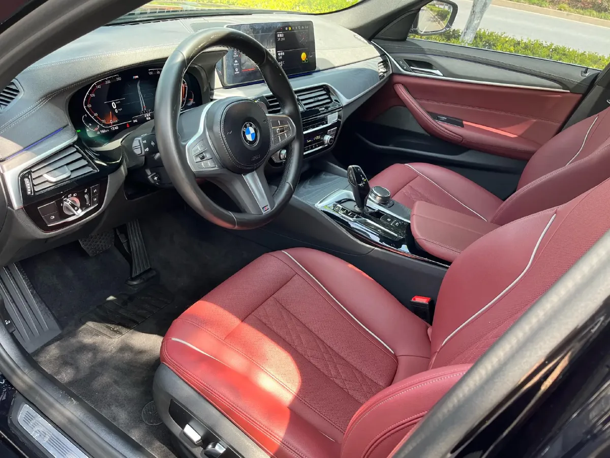 2023 BMW 5 Series 2.0T 245HP L4 8AT,autocango,china used car exporter,china ev exporter,chinese used car exporter,chinese used ev exporter