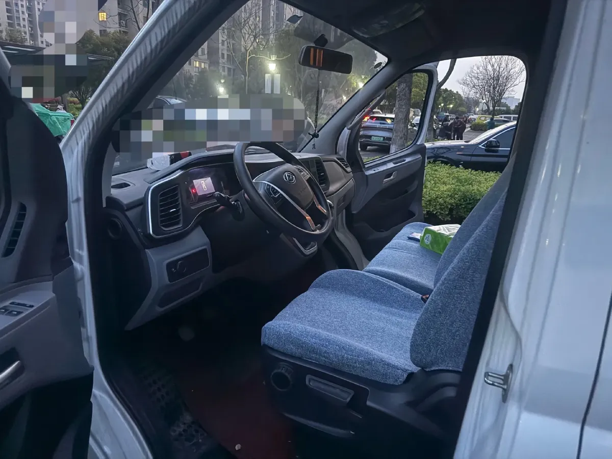 2023 MAXUS XinTu V70 2.0T 125HP L4 6MT,autocango,china used car exporter,china ev exporter,chinese used car exporter,chinese used ev exporter