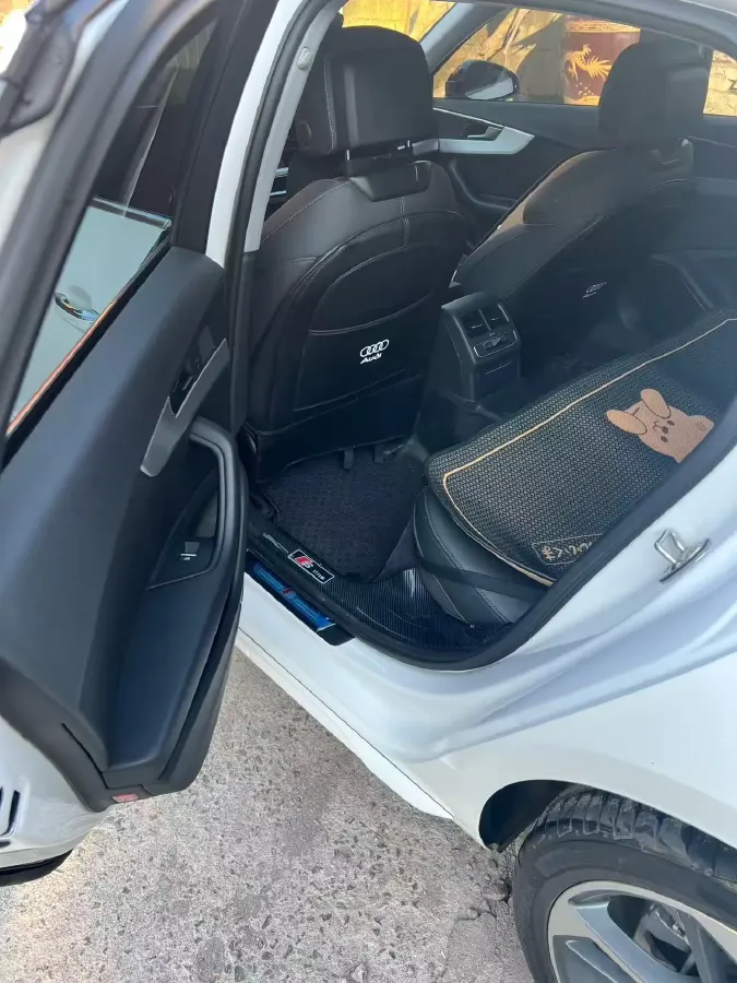 2023 Audi A4L 2.0T 190HP L4 7DCT,autocango,china used car exporter,china ev exporter,chinese used car exporter,chinese used ev exporter