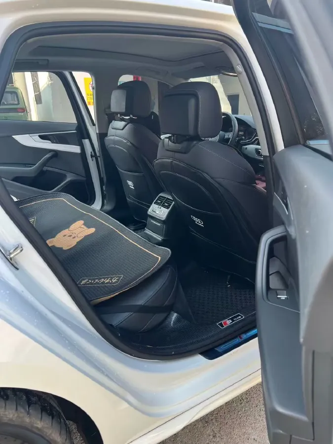 2023 Audi A4L 2.0T 190HP L4 7DCT,autocango,china used car exporter,china ev exporter,chinese used car exporter,chinese used ev exporter
