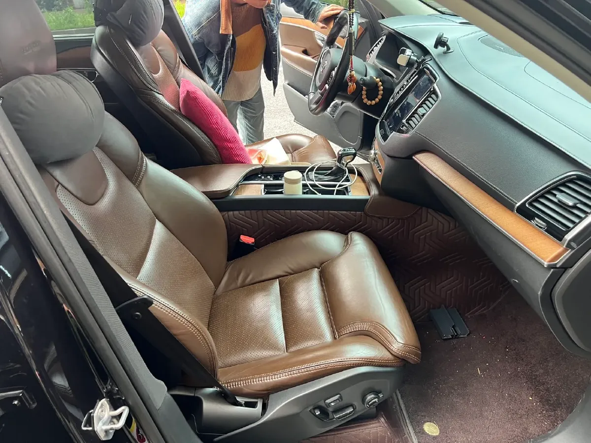 2019 Volvo XC90 2.0T 320HP L4 8AT,autocango,china used car exporter,china ev exporter,chinese used car exporter,chinese used ev exporter