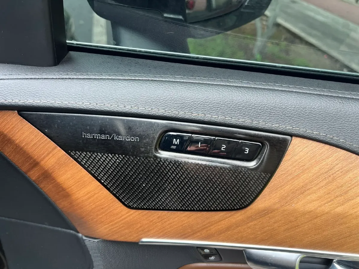 2019 Volvo XC90 2.0T 320HP L4 8AT,autocango,china used car exporter,china ev exporter,chinese used car exporter,chinese used ev exporter