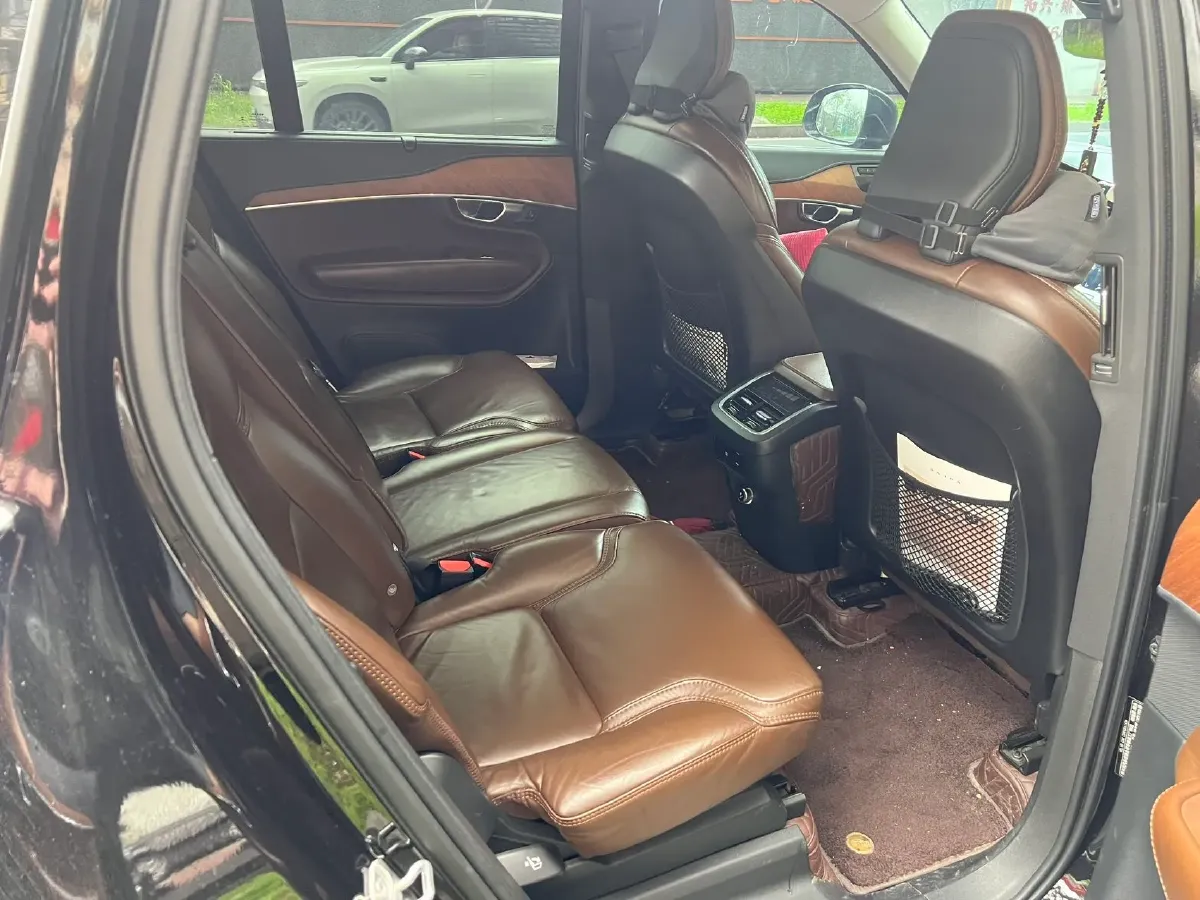 2019 Volvo XC90 2.0T 320HP L4 8AT,autocango,china used car exporter,china ev exporter,chinese used car exporter,chinese used ev exporter