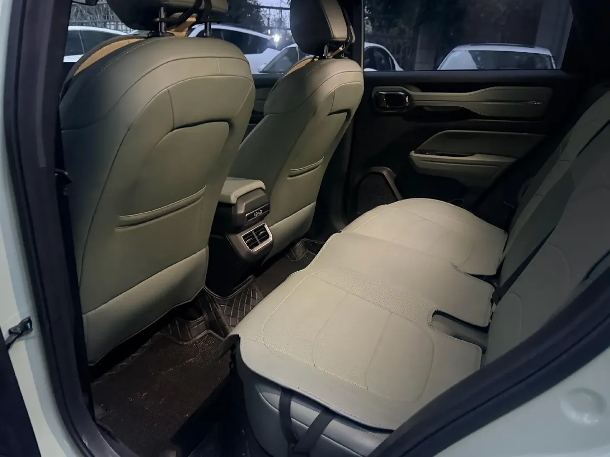 2025 Geely Cowboy 1.5T 181HP L4 7DCT,autocango,china used car exporter,china ev exporter,chinese used car exporter,chinese used ev exporter