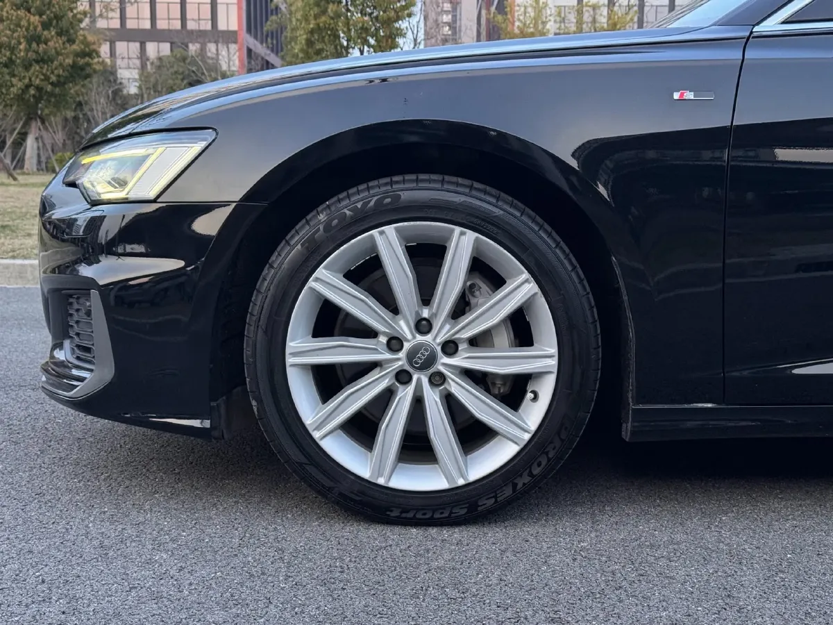 2020 Audi A6L 2.0T 224HP L4 7DCT,autocango,china used car exporter,china ev exporter,chinese used car exporter,chinese used ev exporter