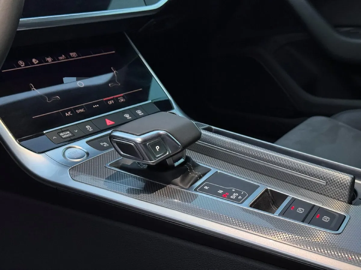 2020 Audi A6L 2.0T 224HP L4 7DCT,autocango,china used car exporter,china ev exporter,chinese used car exporter,chinese used ev exporter