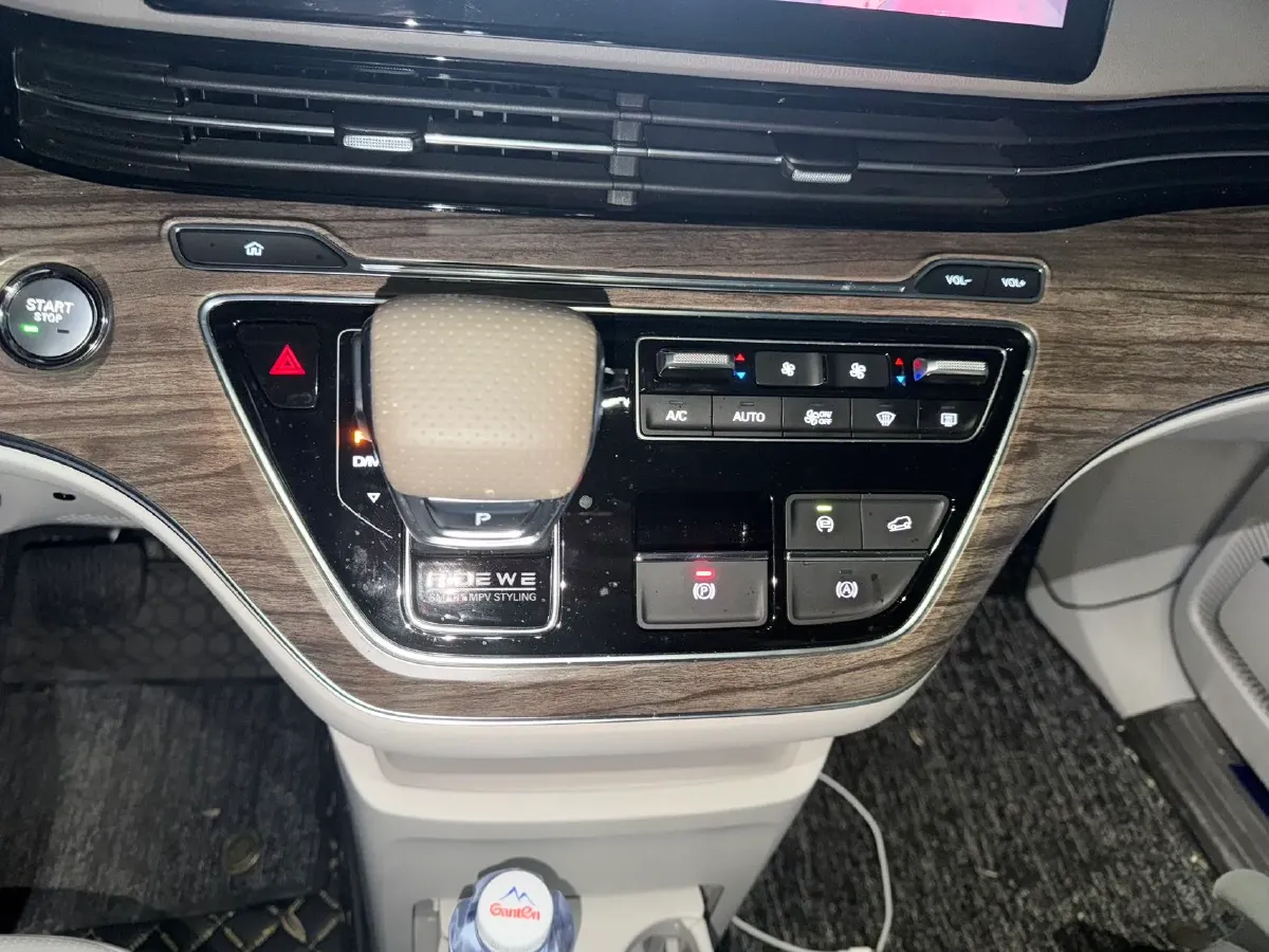 2023 Roewe iMAX8 2.0T 234HP L4 8AT,autocango,china used car exporter,china ev exporter,chinese used car exporter,chinese used ev exporter