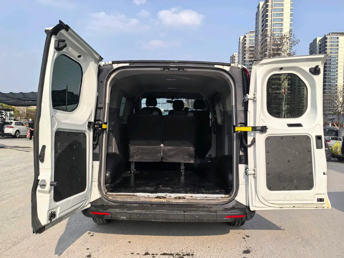 2023 MAXUS XinTu V70 2.0T 150HP L4 9AT,autocango,china used car exporter,china ev exporter,chinese used car exporter,chinese used ev exporter