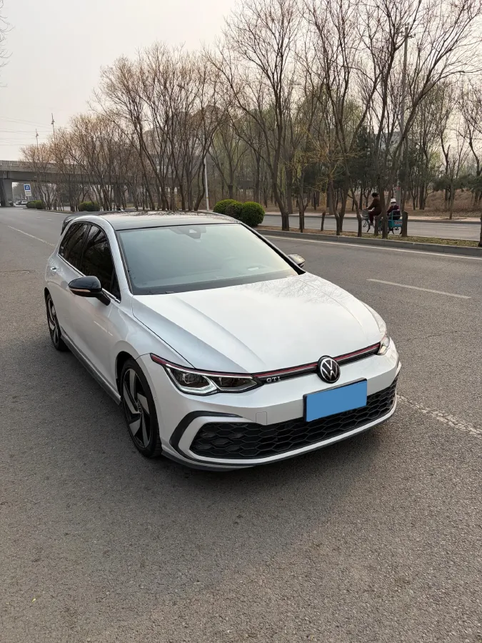 2023 Volkswagen GolfGTI 2.0T 220HP L4 7DCT,autocango,china used car exporter,china ev exporter,chinese used car exporter,chinese used ev exporter