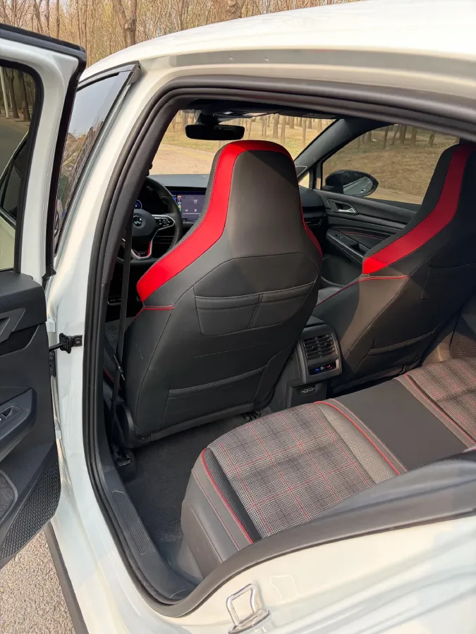 2023 Volkswagen GolfGTI 2.0T 220HP L4 7DCT,autocango,china used car exporter,china ev exporter,chinese used car exporter,chinese used ev exporter