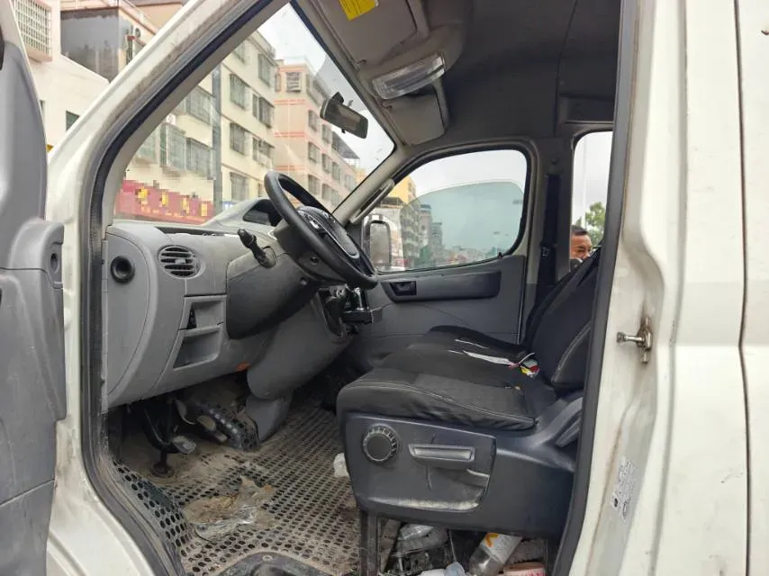 2021 MAXUS XinTu V80 2.0T 139HP L4 6MT,autocango,china used car exporter,china ev exporter,chinese used car exporter,chinese used ev exporter