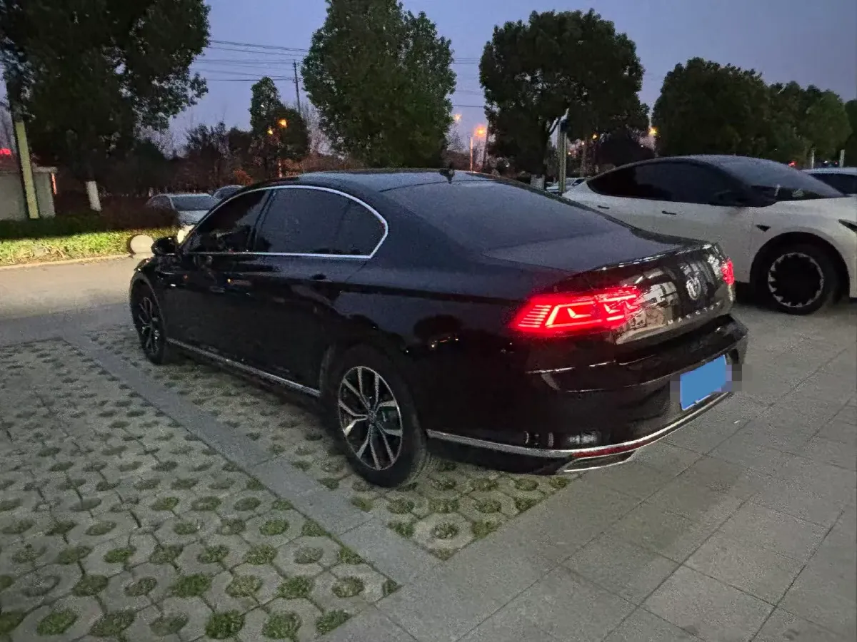 2020 Volkswagen Magotan 2.0T 186HP L4 7DCT,autocango,china used car exporter,china ev exporter,chinese used car exporter,chinese used ev exporter