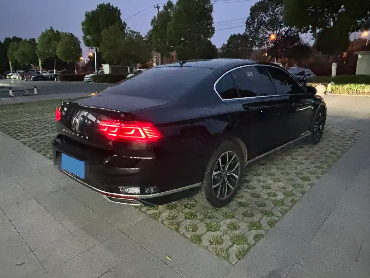 2020 Volkswagen Magotan 2.0T 186HP L4 7DCT,autocango,china used car exporter,china ev exporter,chinese used car exporter,chinese used ev exporter