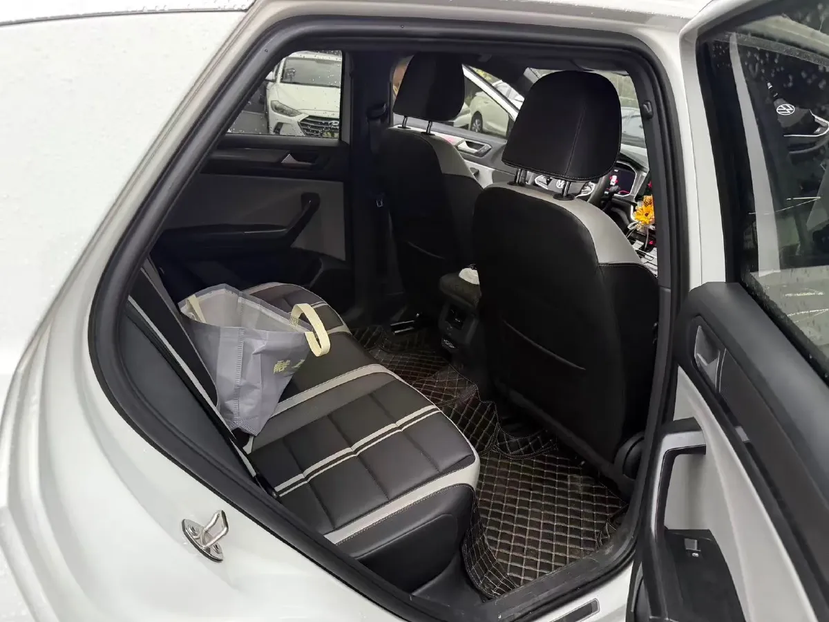 2024 Volkswagen T-Roc 1.5T 160HP L4 7DCT,autocango,china used car exporter,china ev exporter,chinese used car exporter,chinese used ev exporter