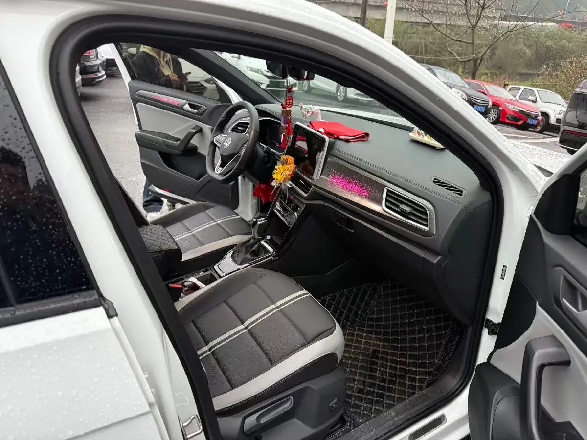 2024 Volkswagen T-Roc 1.5T 160HP L4 7DCT,autocango,china used car exporter,china ev exporter,chinese used car exporter,chinese used ev exporter