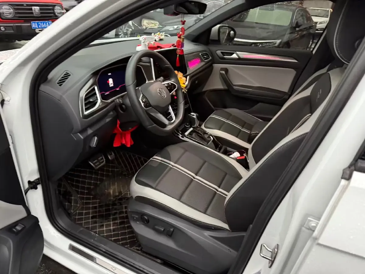 2024 Volkswagen T-Roc 1.5T 160HP L4 7DCT,autocango,china used car exporter,china ev exporter,chinese used car exporter,chinese used ev exporter